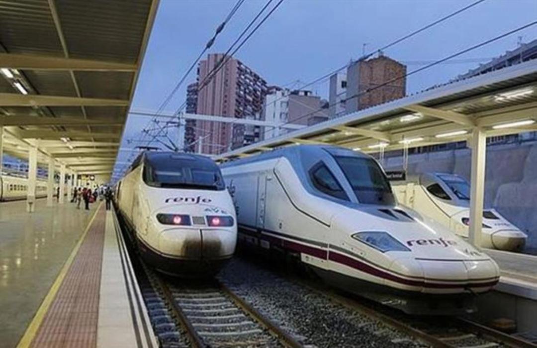 The Train Office Estudio 01 อาลิกันเต ภายนอก รูปภาพ